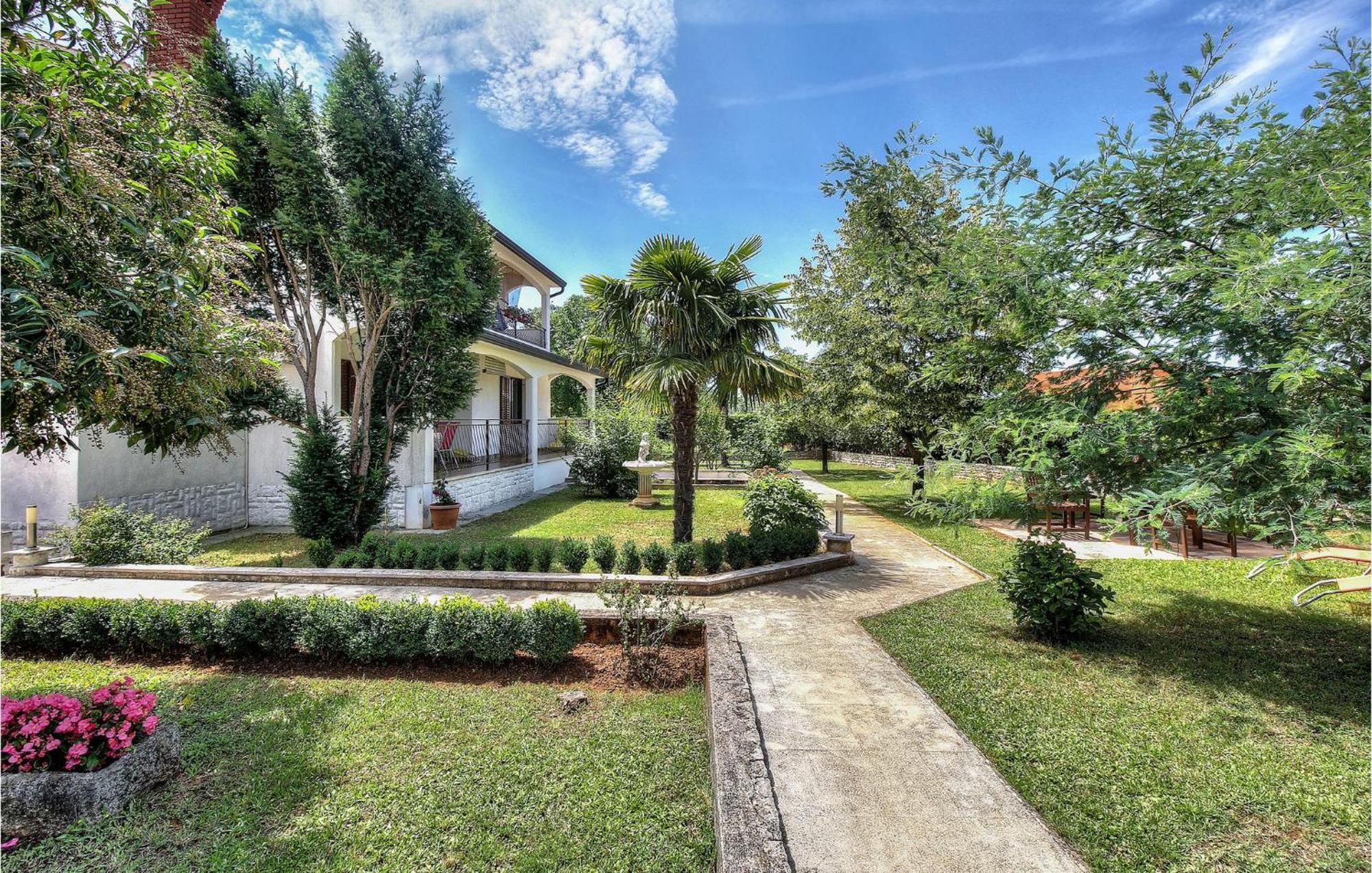 Amazing Apartment In Porec With Wifi Exterior photo