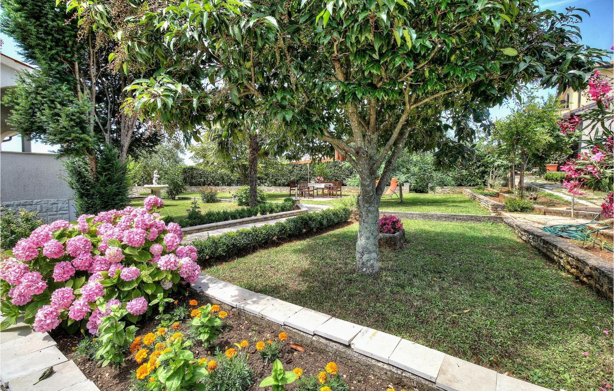 Amazing Apartment In Porec With Wifi Exterior photo