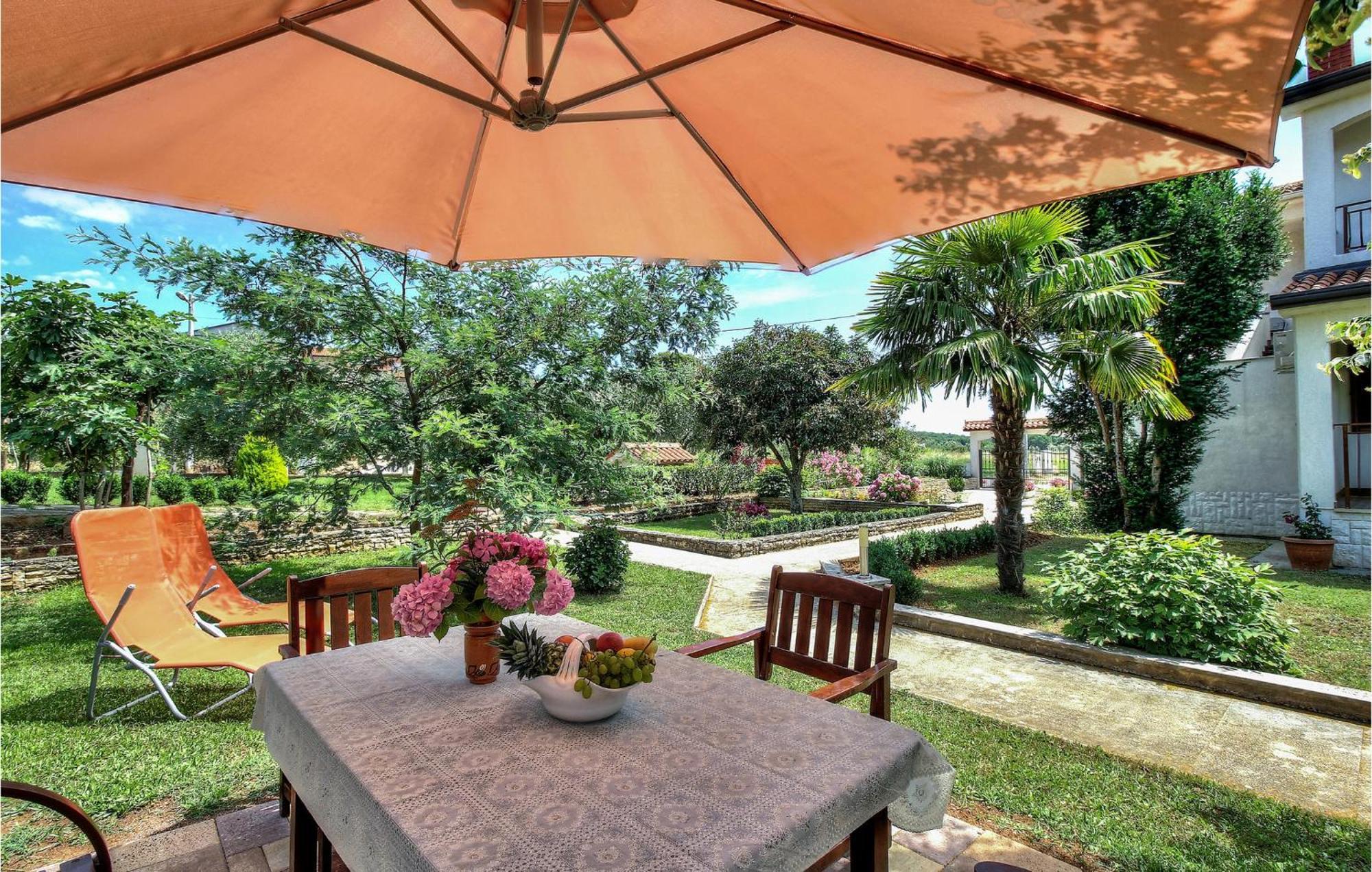 Amazing Apartment In Porec With Wifi Exterior photo